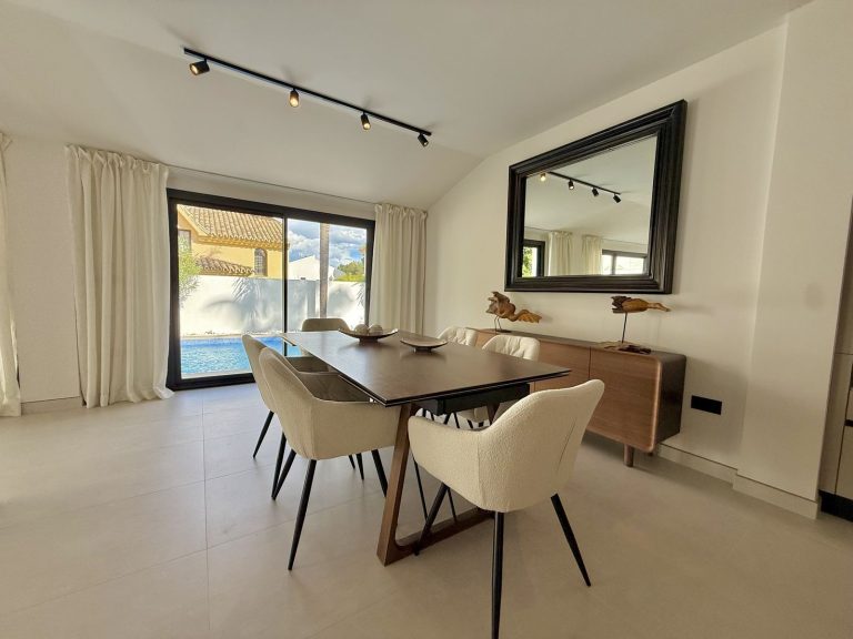 c6d614663684417f4a4baef31647934e - 9