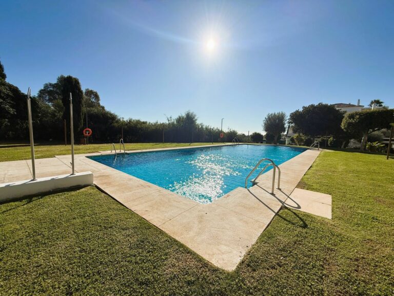 c785b8cffd371fcef3fa7e2c250f3628 - 1