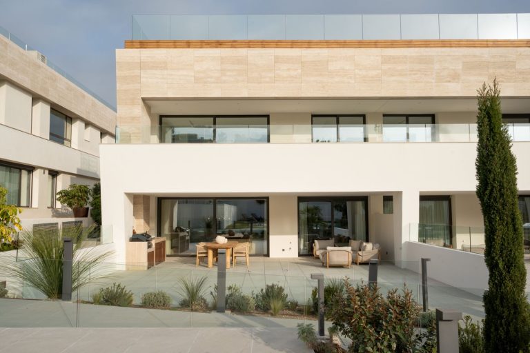 c8e1fa4321e0254884ae2fb064c0eb14 - 1