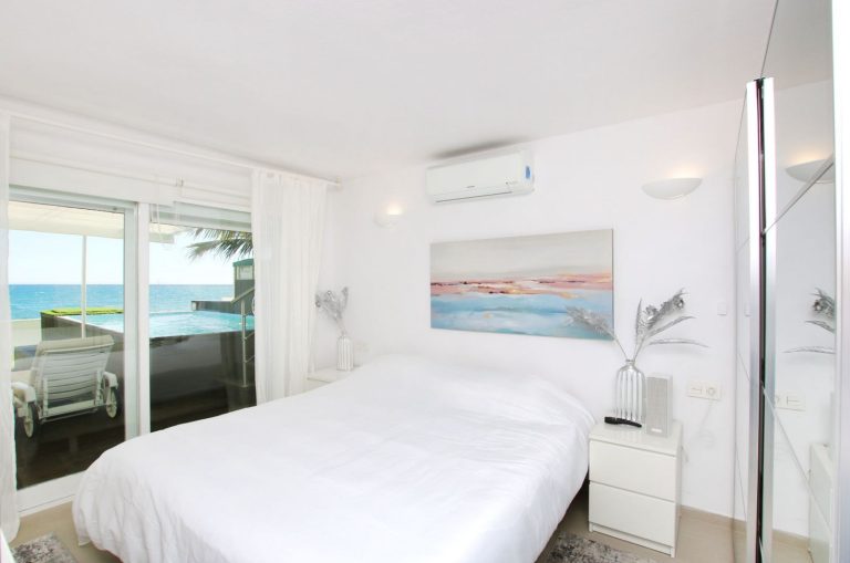 ca6994838fe3ee413d9e7a01defcaf1a - 13