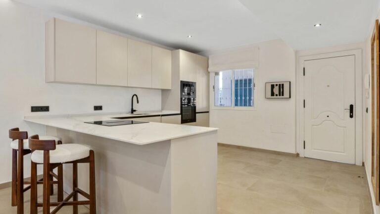 caf556ec0b8af8b2f13ae8a660f9efbd - 10