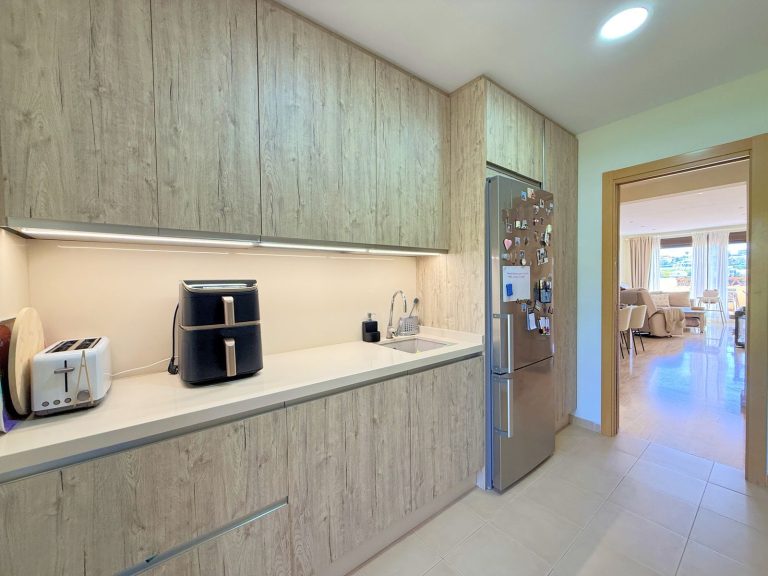 cb5f69da70c50cfcdc6dae31628ee349 - 11