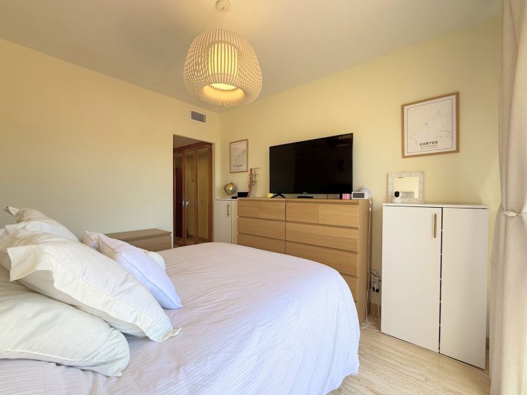 cb5f69da70c50cfcdc6dae31628ee349 - 16