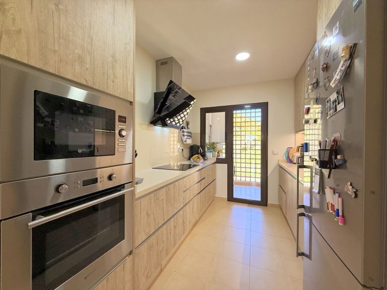 cb5f69da70c50cfcdc6dae31628ee349 - 9