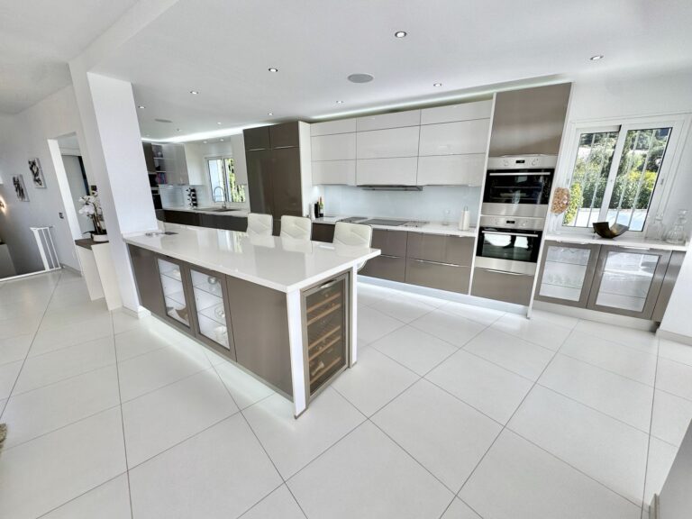 cbb7f4f39e2d4dcf25c9157b515f6353 - 10