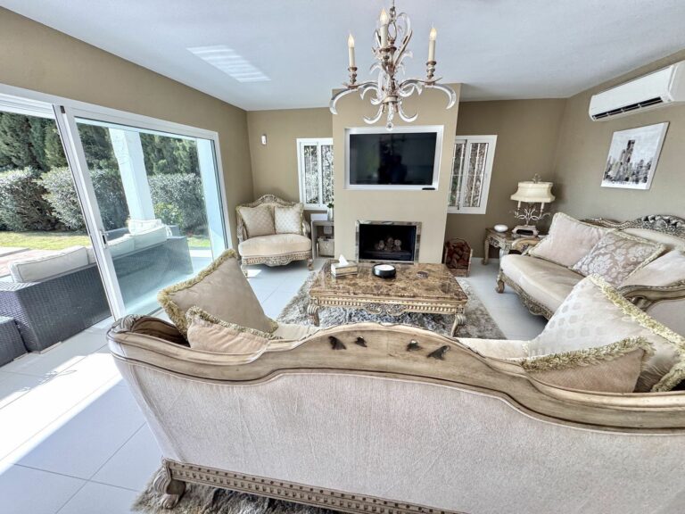 cbb7f4f39e2d4dcf25c9157b515f6353 - 12