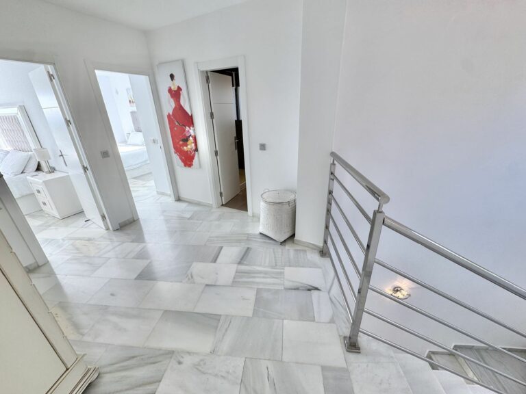 cbb7f4f39e2d4dcf25c9157b515f6353 - 14