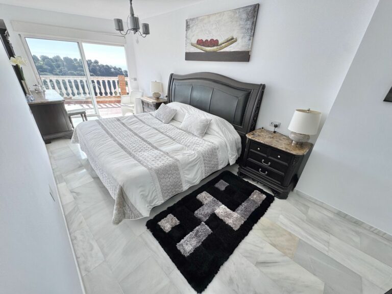 cbb7f4f39e2d4dcf25c9157b515f6353 - 15