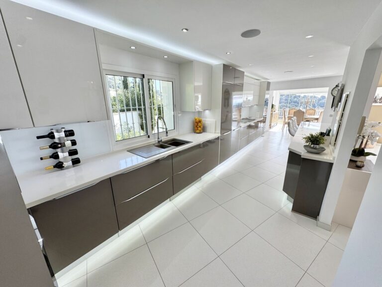 cbb7f4f39e2d4dcf25c9157b515f6353 - 9