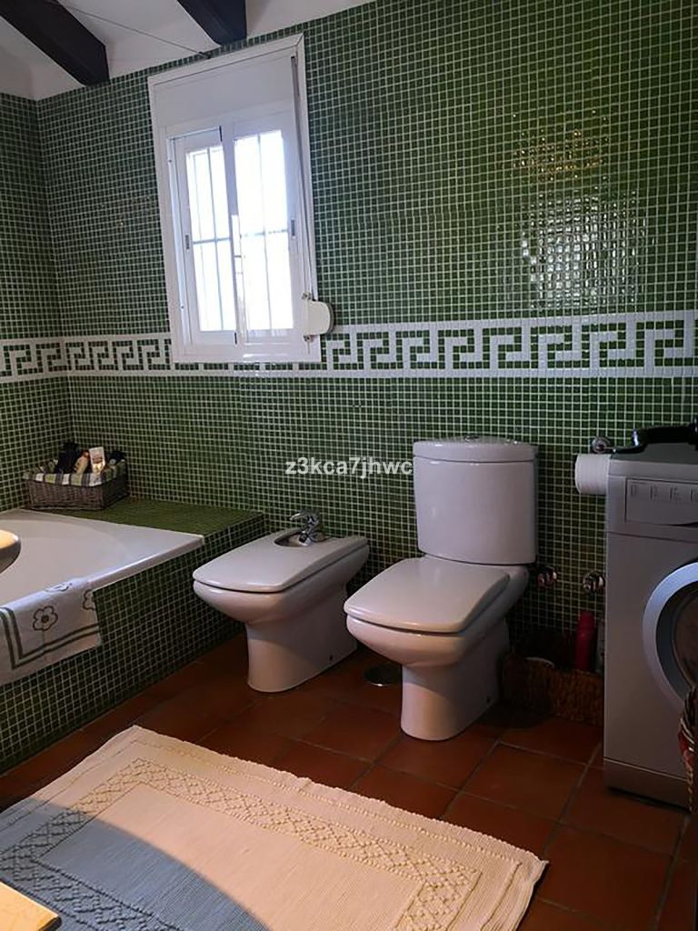 ce76da572e9fac4aa7a14d1ff4a4ce0d - 16