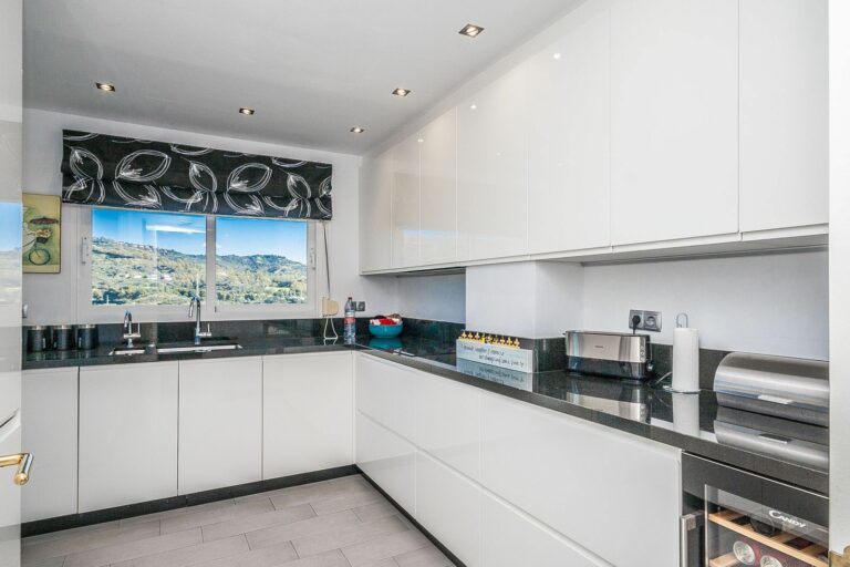 ce87f97543bb37b59479bb63f6ac0b82 - 3