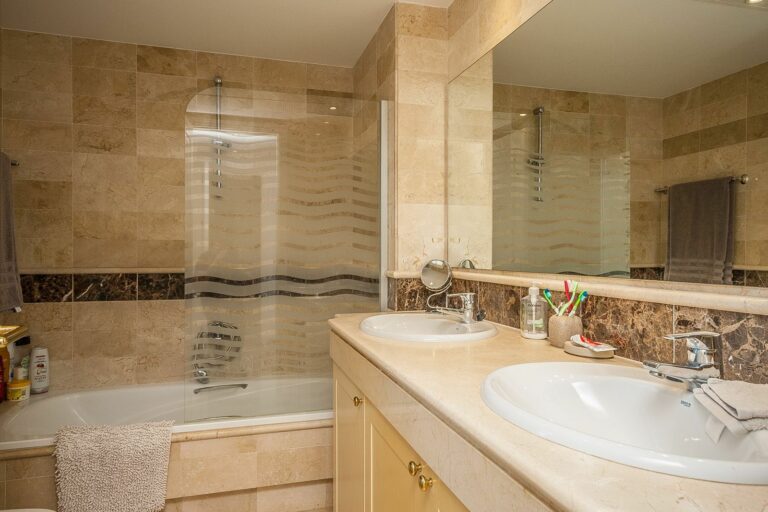 ce87f97543bb37b59479bb63f6ac0b82 - 8