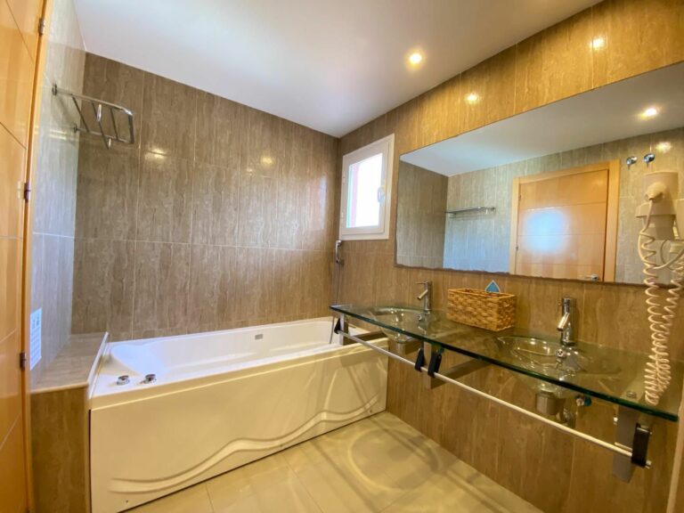 cfa305336f050462d06b5adf621994d6 - 13