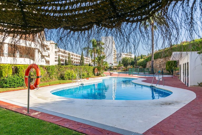 d254d0d19ae6a5a710261cc6540e4f94 - 12