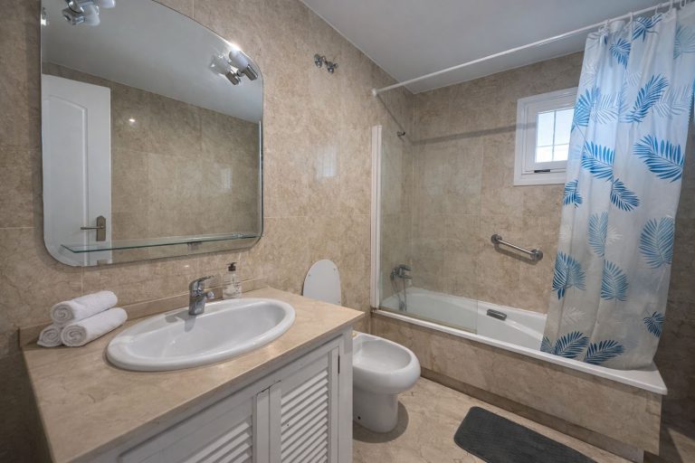 d254d0d19ae6a5a710261cc6540e4f94 - 8