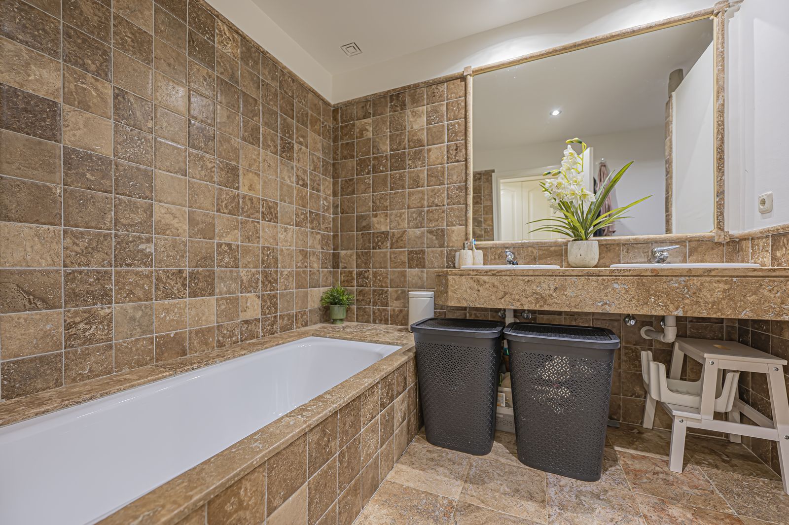 d6fff841b820f787bc2748dd99974b2f - 12