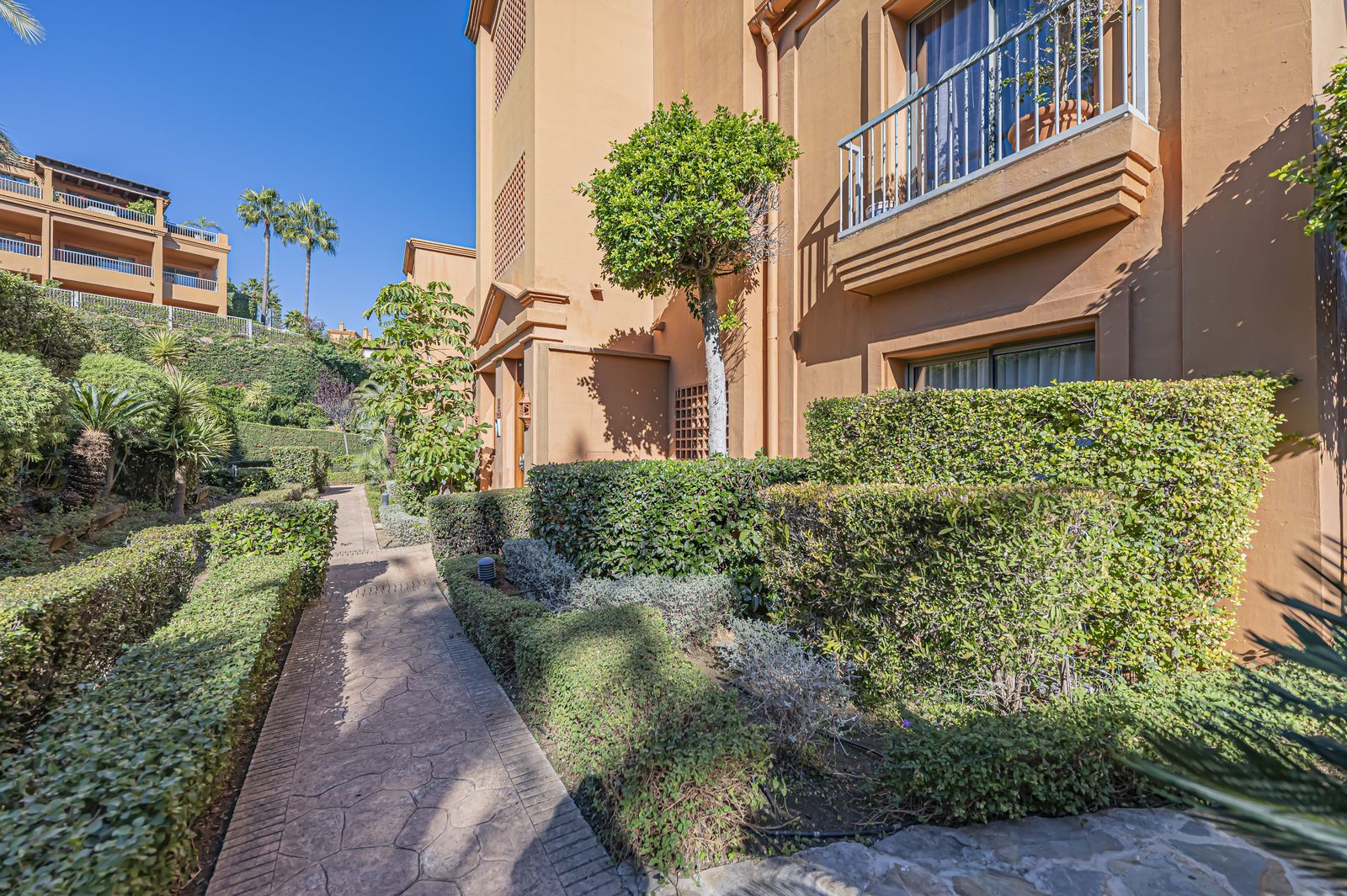 d6fff841b820f787bc2748dd99974b2f - 13