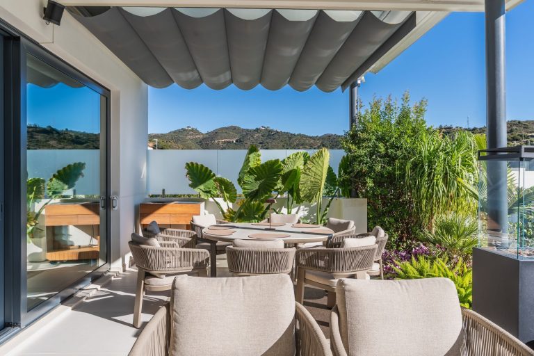 d89bb9835f374c411774b4bbd0df234d - 10