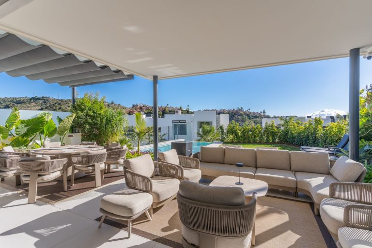 d89bb9835f374c411774b4bbd0df234d - 2