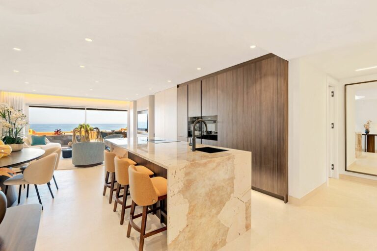 d8cc3abdaad63af7f278f8a21bc2548d - 11