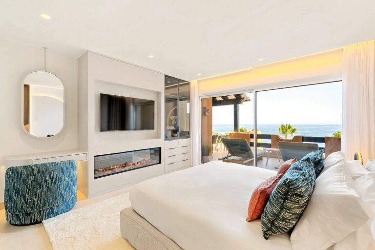 d8cc3abdaad63af7f278f8a21bc2548d - 16