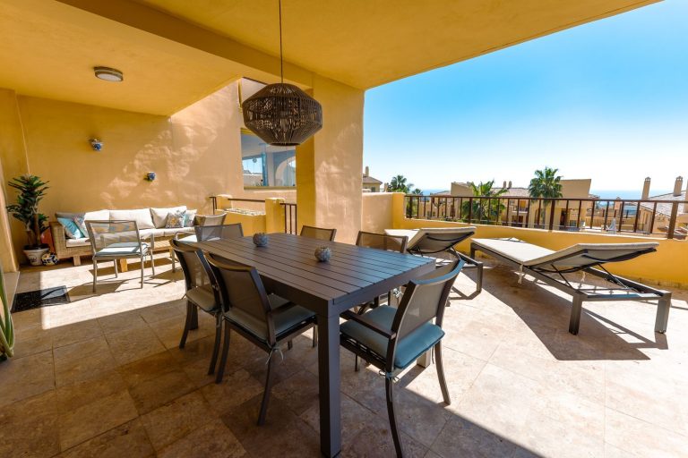 d8e64c1dc61fd8eb65680c633c7c7131 - 1