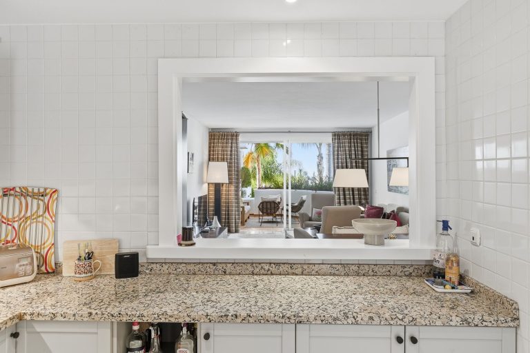 d91cf8f5f13b6eed18b2726f7074c447 - 1