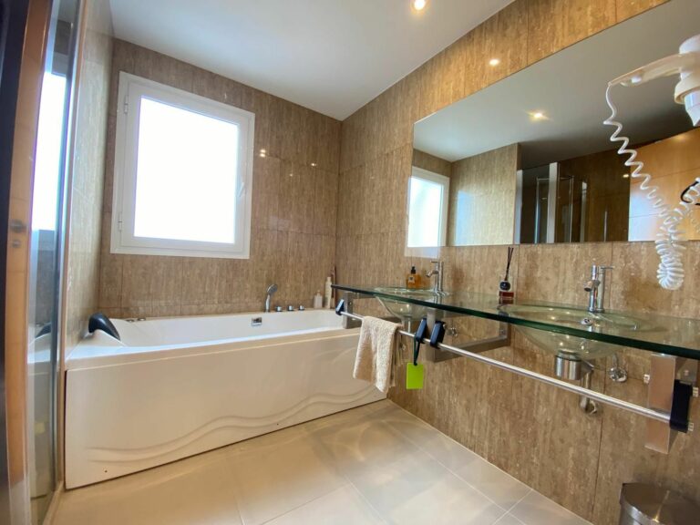 daa5890b2405517c61d783b36d220fc7 - 16