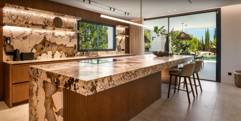 dcbda77bc47f845939a1a3767fed0d63 - 3