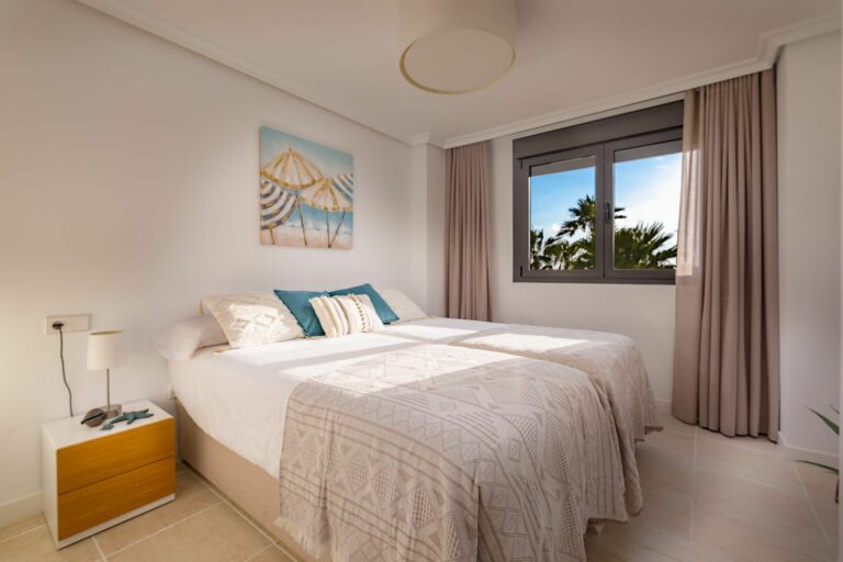 dffb50c13ede0e1bcfbcc993724806d6 - 12