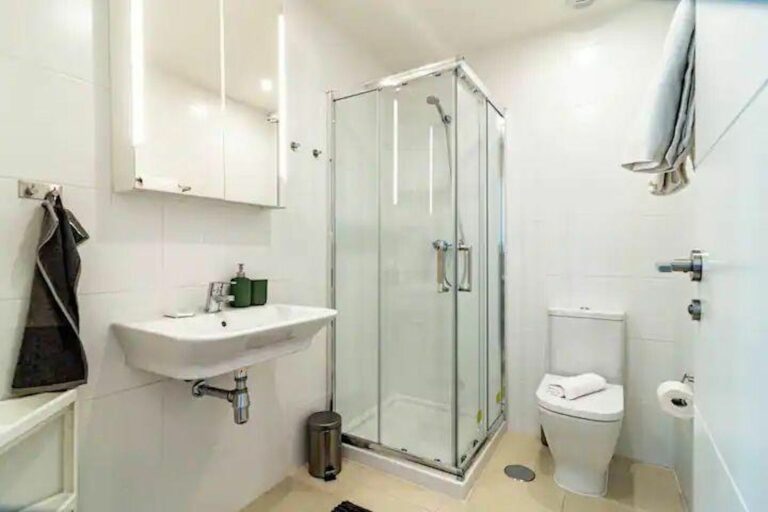 e25bf1c8fe97049cbbe4ed1dfe897564 - 12