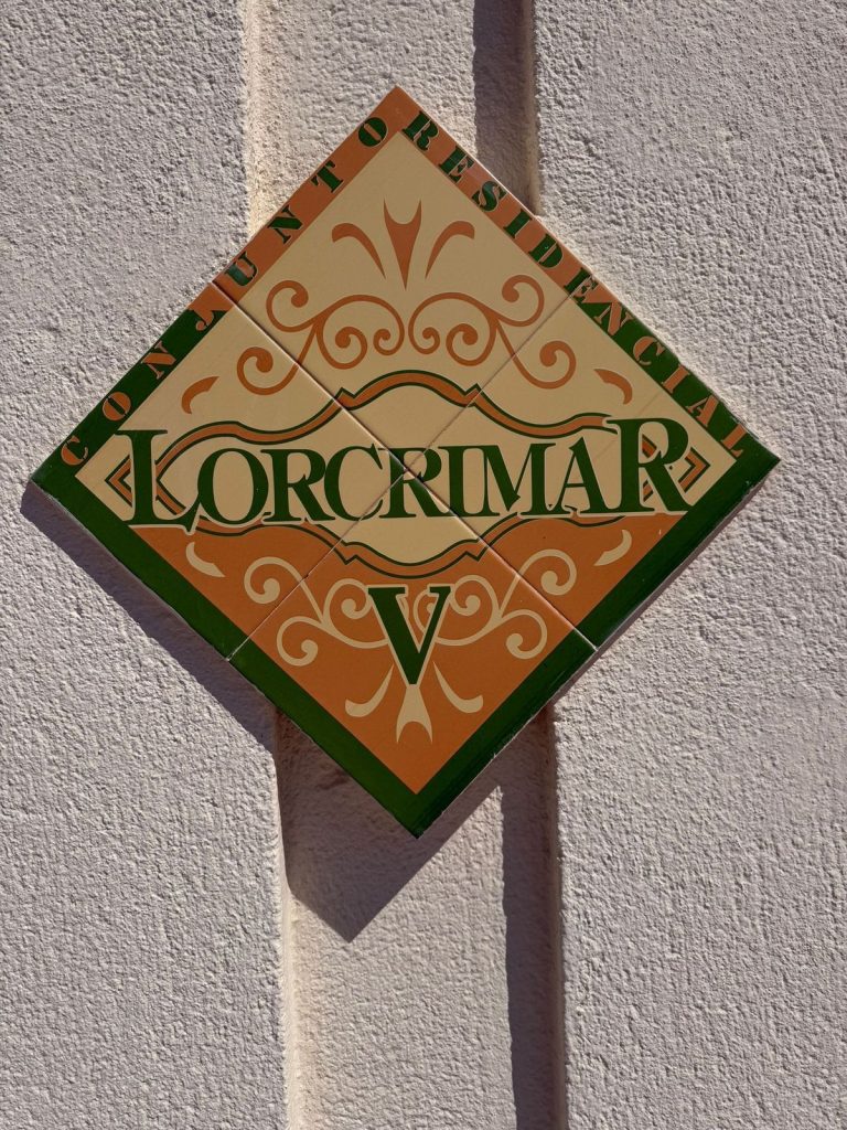 e29a2748fef82a6ab1c05dd5b684b4e2 - 1