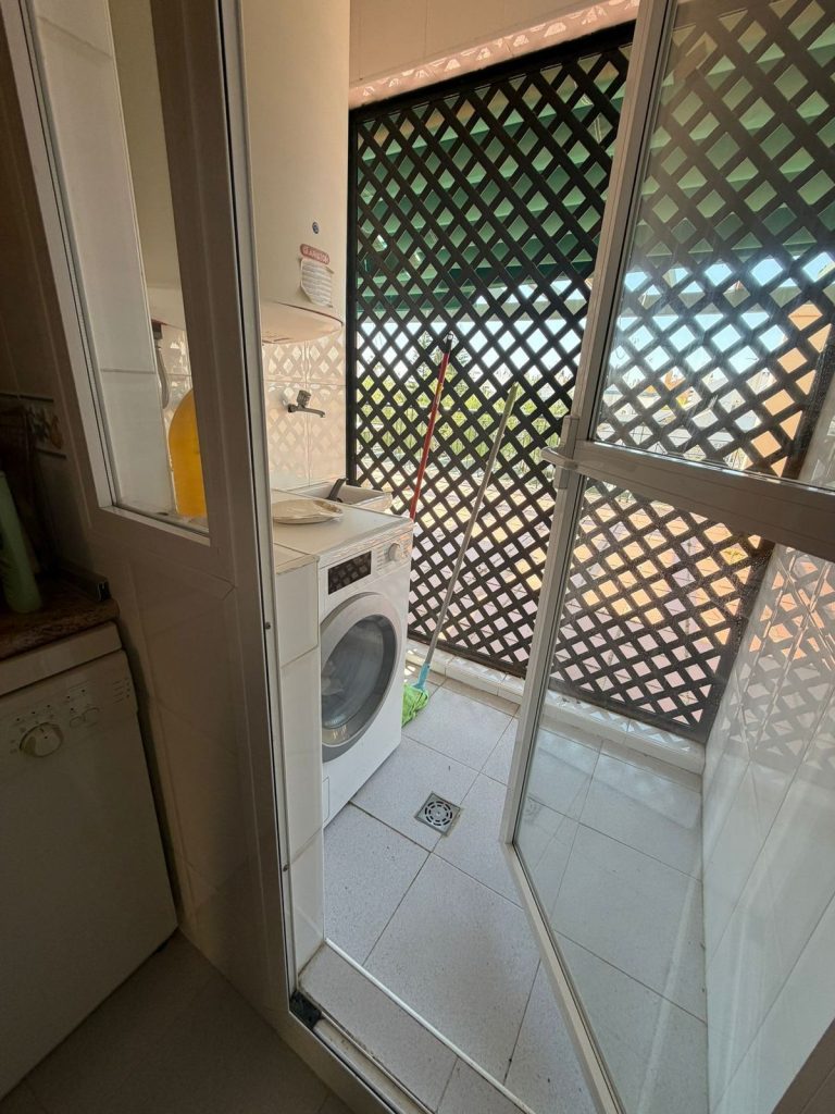 e29a2748fef82a6ab1c05dd5b684b4e2 - 14