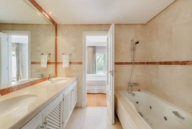 e333d508006321d39fa9dfb7e654aca4 - 16