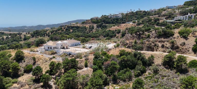 e6cc3cbf1add38f30f8400be3a54326e - 1