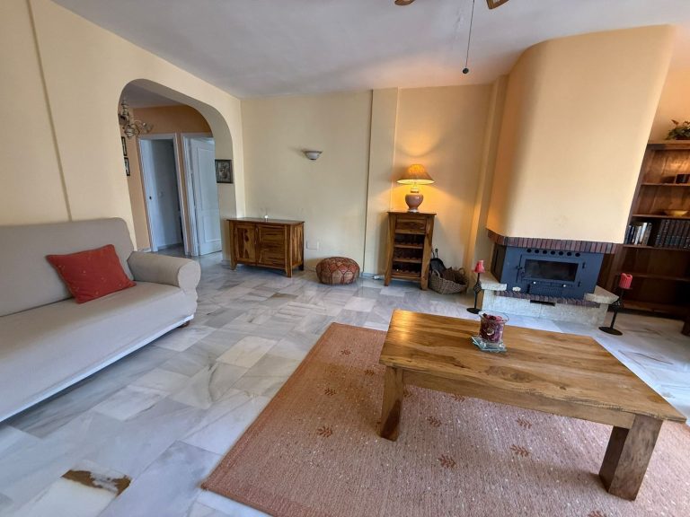 e7925c0d4daaf44b4202e0bd603e4eeb - 11