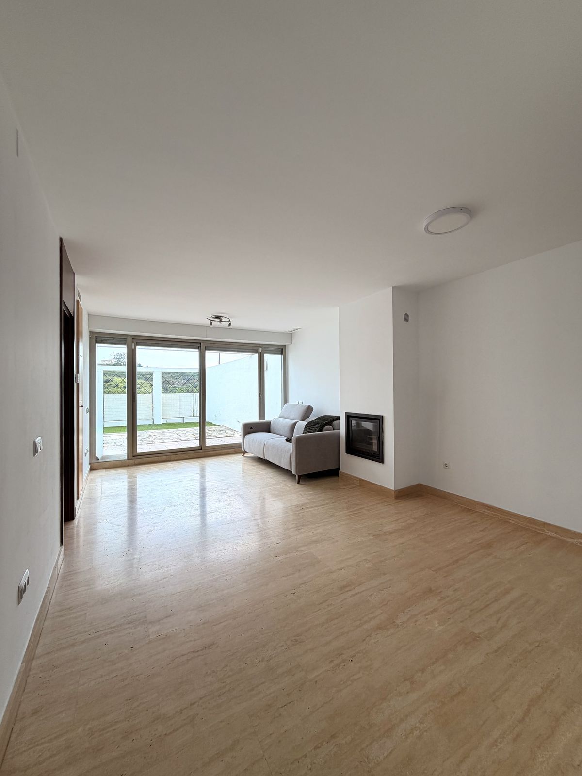 e812b0714c7958c6ac5399519a14316a - 1