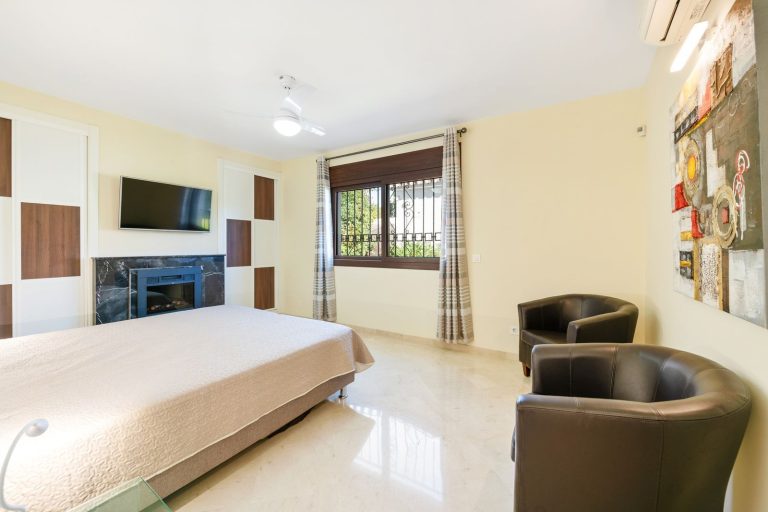 e84ebbe2b2c34bdb9c826b7775a15830 - 14