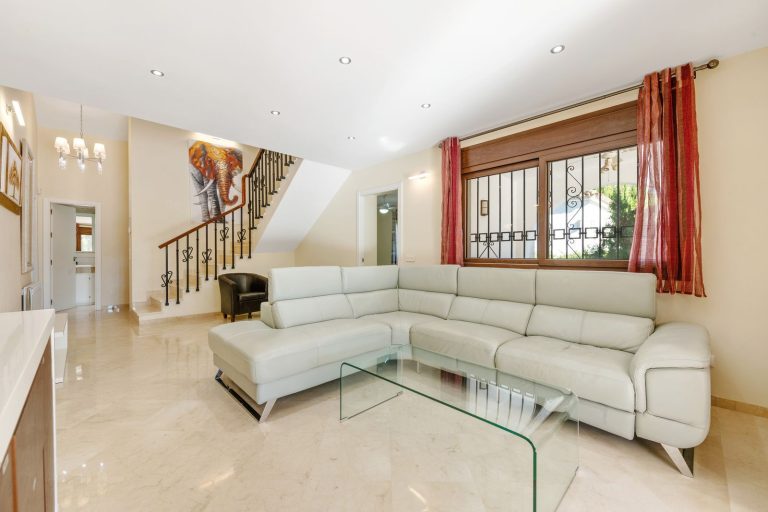 e84ebbe2b2c34bdb9c826b7775a15830 - 3