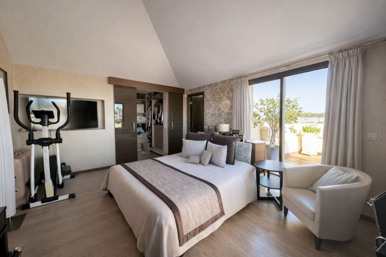 e9d616a96e4b48b99373b81d8115a858 - 8