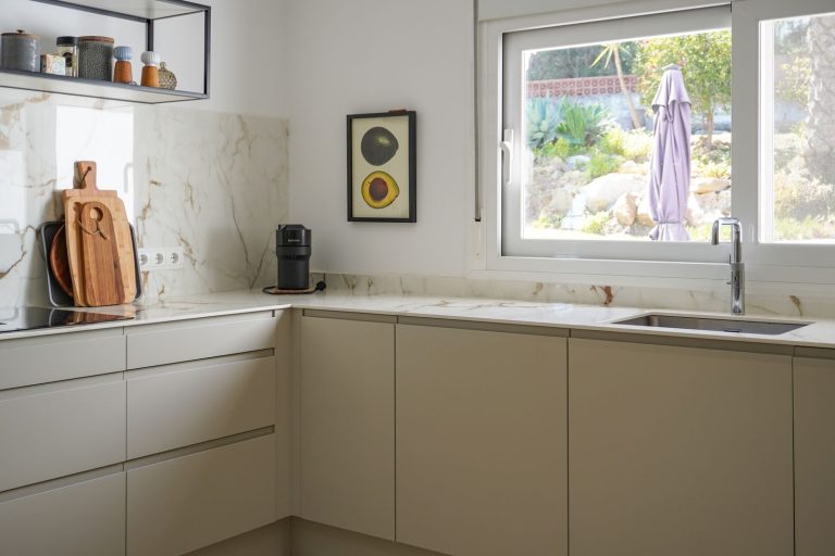 eb4ae54b3b411bce25bb1f8caf7af539 - 16