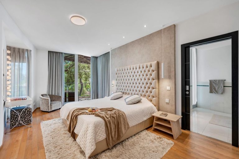 ed167ebbe1881fc6100a21bd83f1d637 - 11