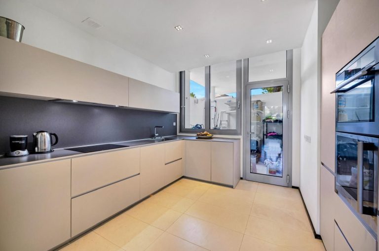 ed167ebbe1881fc6100a21bd83f1d637 - 4