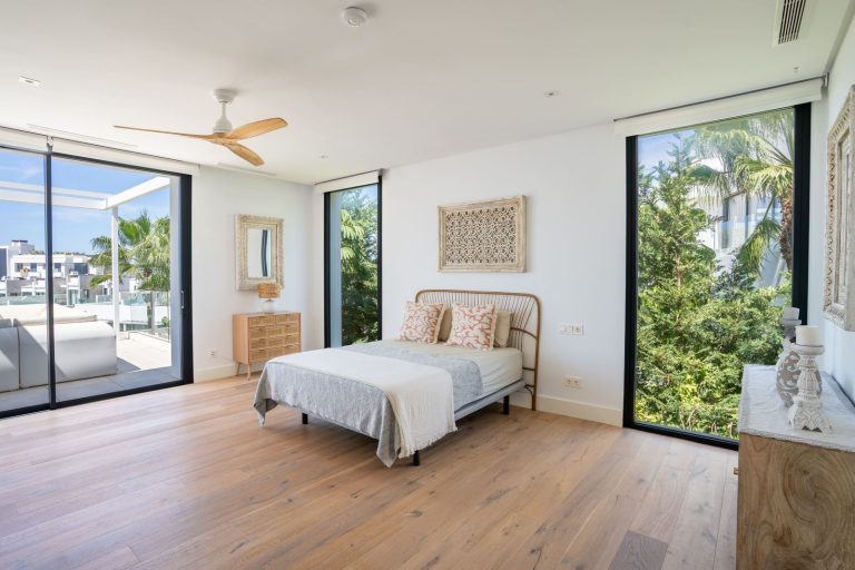 ed50e879cd6d52cf92bc3c22678b9e72 - 12