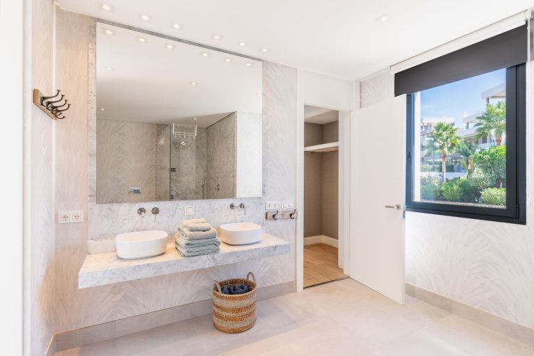 ed50e879cd6d52cf92bc3c22678b9e72 - 4