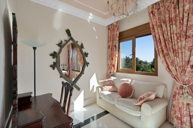 ee50b4f8b44edc2e4f4fe828351776e6 - 8