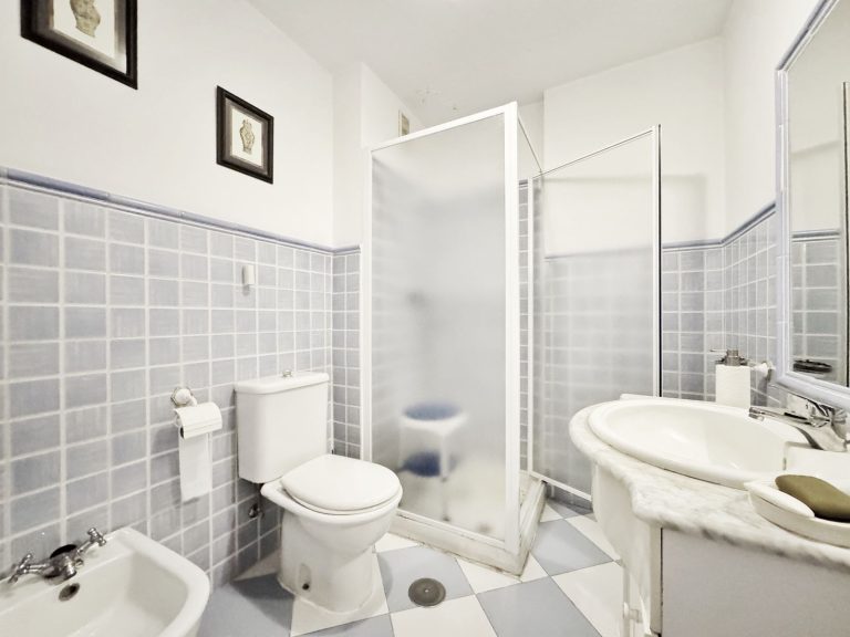 ee6da456f62eb12cb4161667ba905459 - 16