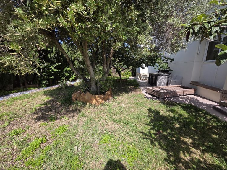 ef578f6919a6256566376aaa4585fc89 - 1