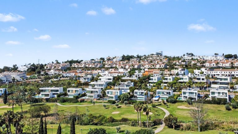 f0c20b566ef80fd8e334c67725d1120e - 1