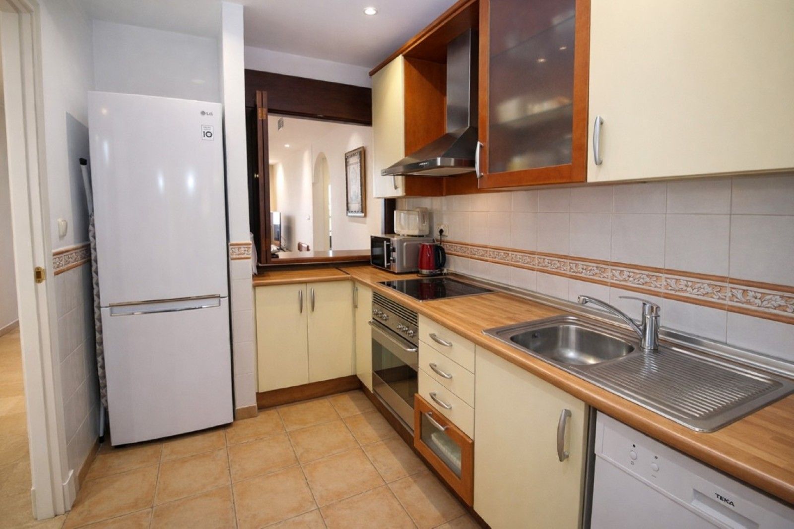 f0c5d525a6cf7aefb73958307572f074 - 10